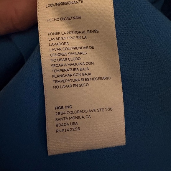 FIGS Men's Blue V-Neck Shirt PO #2679 Small - Picture 6 of 6